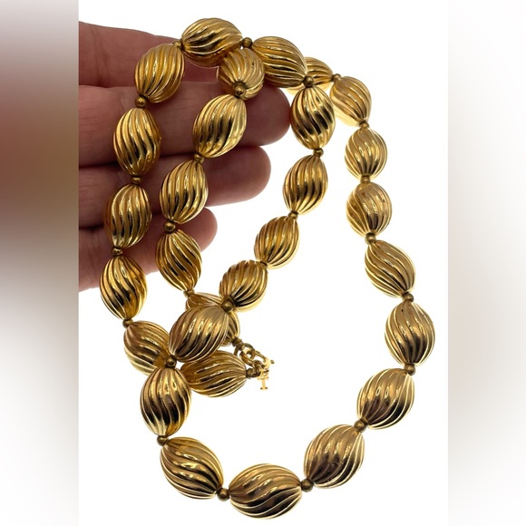 Vintage 1950s Signed Trifari Mid Century Gold Tone Necklace Oval Textured Beads - Picture 6 of 6